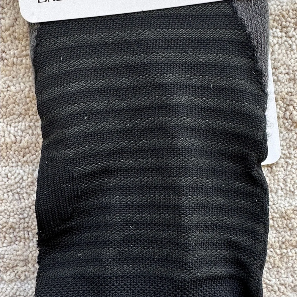 NWT 2 Pairs of Nike Spark Cushioned No-Show Running Socks Women 9.5-11 Men 8-9.5